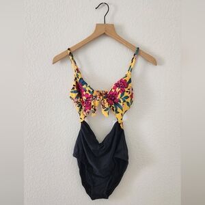 Sea Angel Open Halter Tie One Piece Swimsuit Size Small NEW